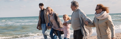 content-banner-family-beach